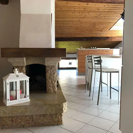 La Mansarda Di Albate بيت للعطل *